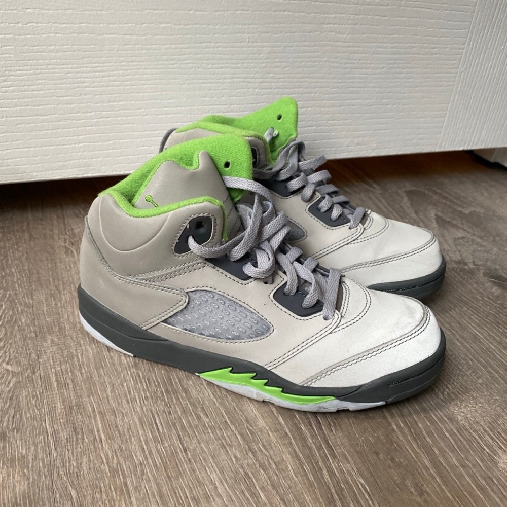 Jordan Retro 5, gently worn, kids size 2. Will ship same day as purchased